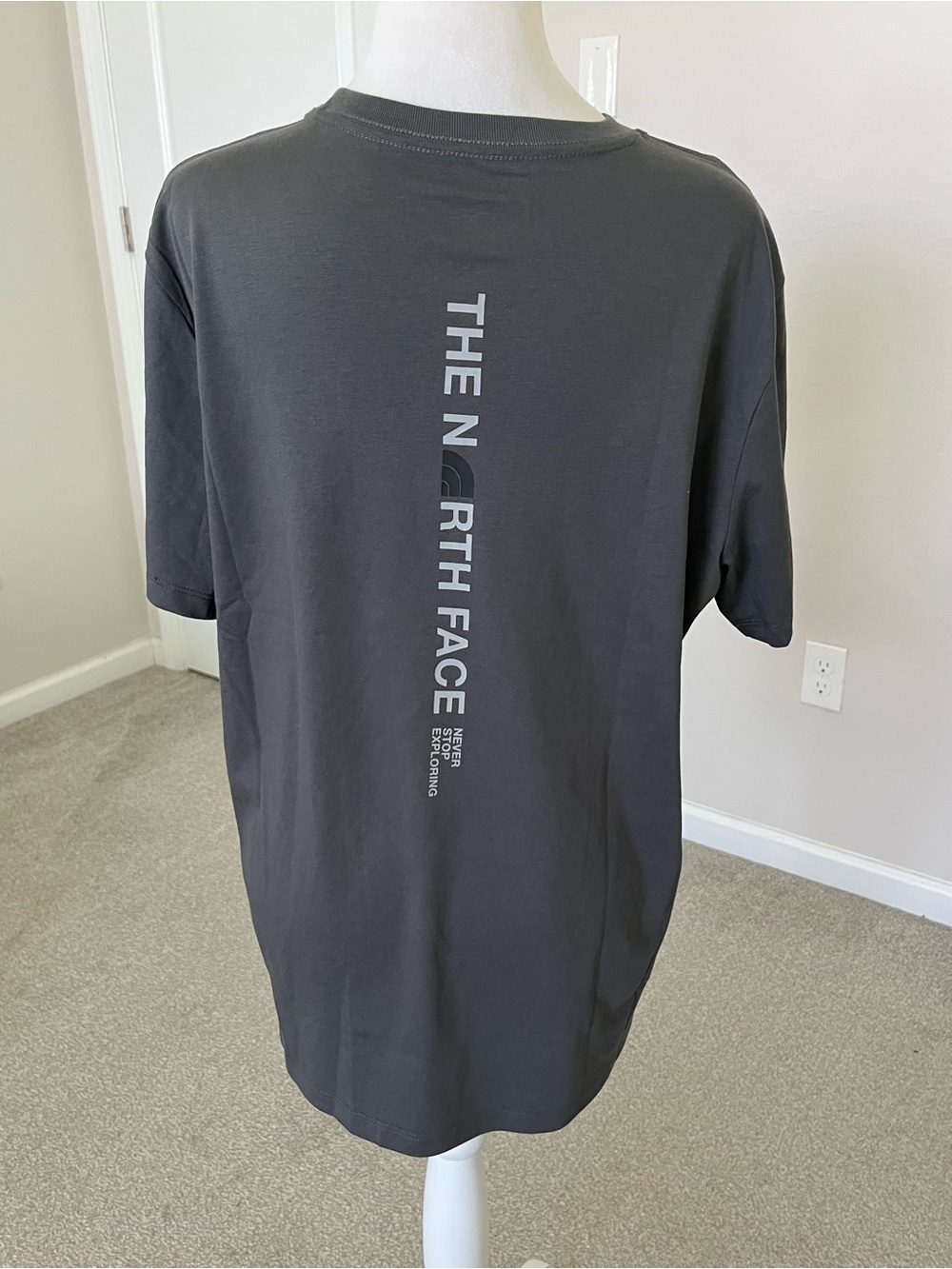 NWT The North Face Short Sleeve Crew Tee in Charcoal Gray Size Large